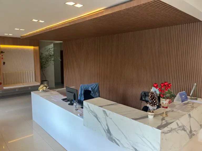 Estrutura moderna da Clínica Pensar Saúde Muriaé - Sala 2